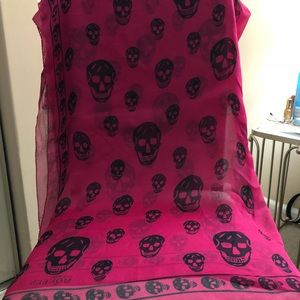 Alexander McQueen skull scarf